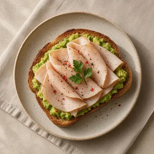 Füme hindili avokado tost